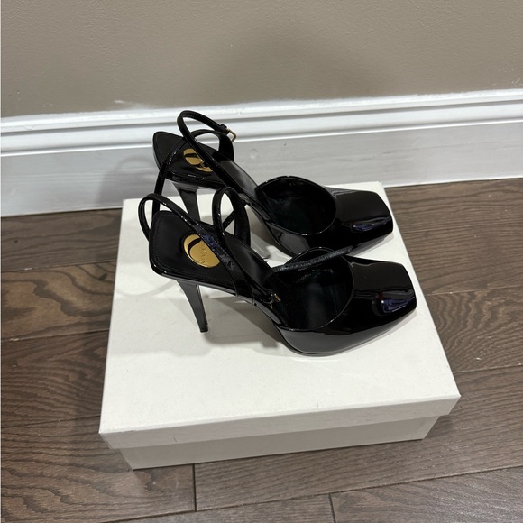 Saint Laurent La Scandale Patent Leather Sandals - Picture 8 of 8